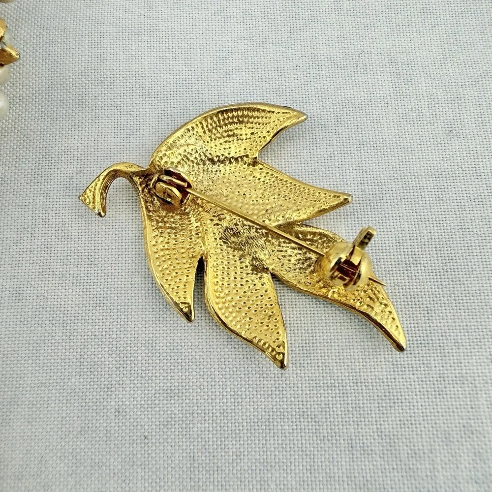 Vintage Brooch Lot Trifari BSK Gold Tone‎ Pearl Enamel Flower Leaf Cluster Green